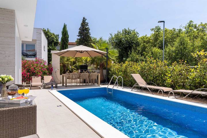 Villa pour 6 personnes, avec piscine et jardin à Klimno - 2