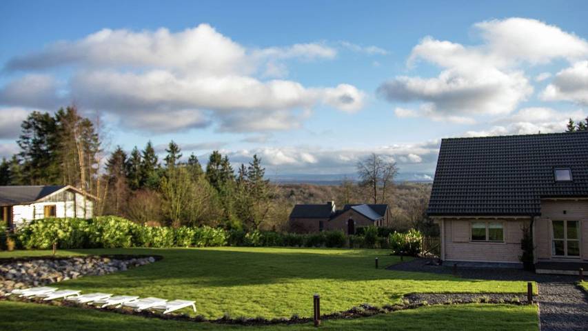 Vakantiehuis voor 9 personen, with whirlpool and sauna as well as tuin and terras in Provincie Luxemburg