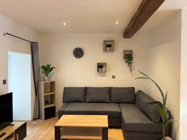 Gîte pour 6 personnes, avec terrasse à Vertrieu