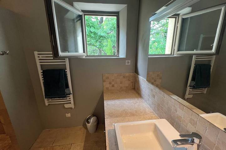 Gîte pour 8 personnes, avec piscine et jacuzzi à Vernègues - 2