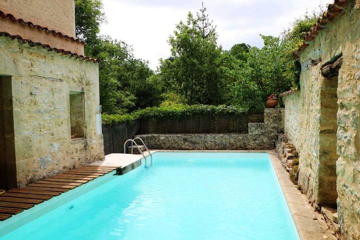 Maison de vacances pour 5 personnes, avec Balcon et Jacuzzi ainsi que Terrasse et Jardin à Villefranche-de-Rouergue