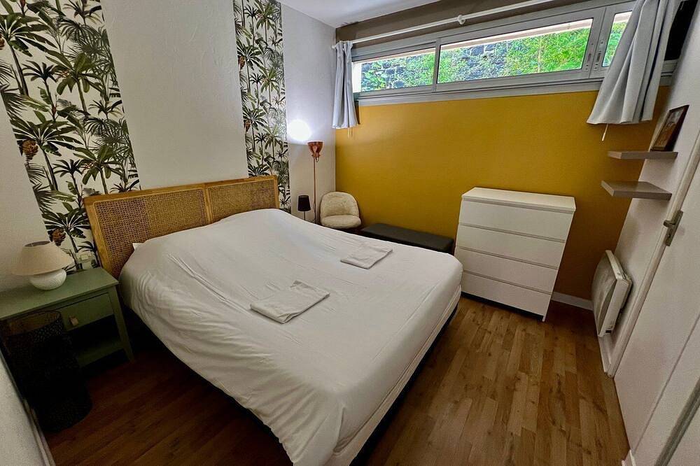 Entire apartment, Spacious and luminous flat - private parking in Poitiers, Vienne