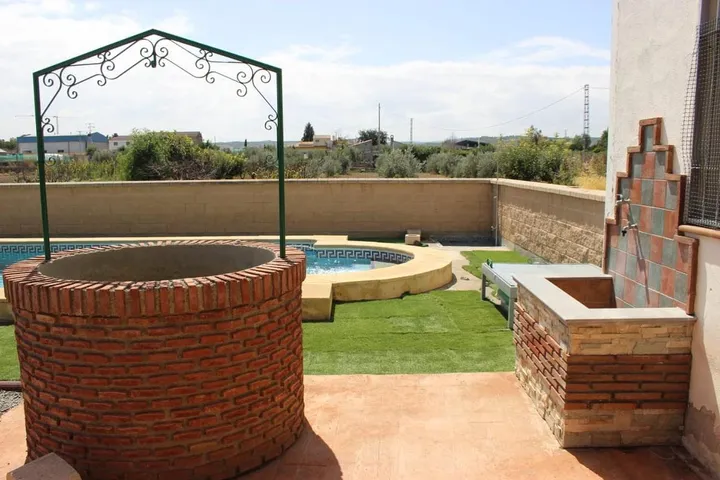 Casa de vacaciones para 8 personas, con vistas además de piscina y jardín - 1