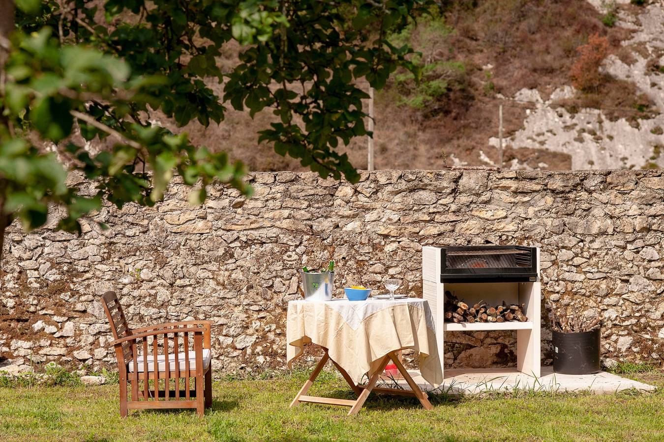 Ferienhaus 'La Braña' mit Bergblick, privater Terrasse und Wlan in Bustio, Ribadedeva
