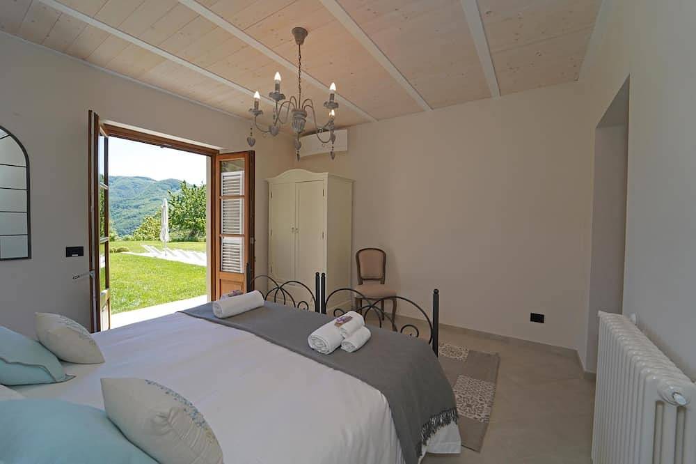 Villa Vittoria 8 Pax in Licciana Nardi, Val di Magra