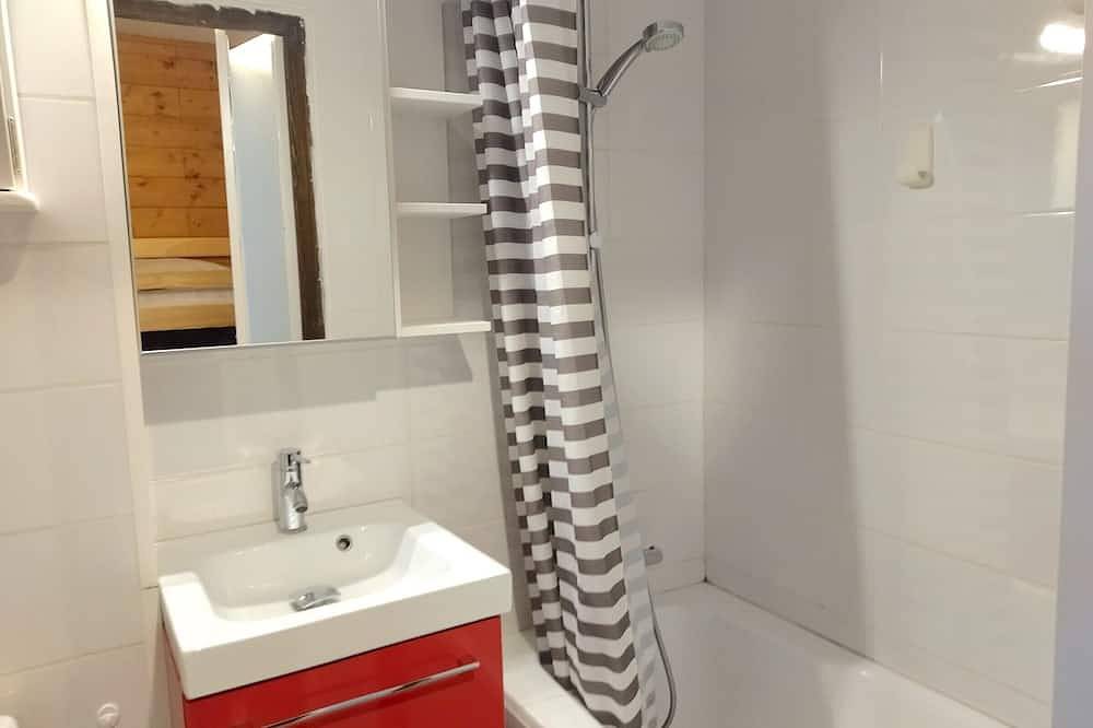 Apartamento entero, Estudio acogedor cerca de pistas de esquí y senderos en Bernex in Bernex, Thonon-les-Bains region