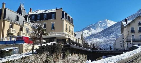 Hôtel pour 3 personnes, avec jardin et vue, animaux acceptés dans Office De Tourisme De Luz Saint Sauveur