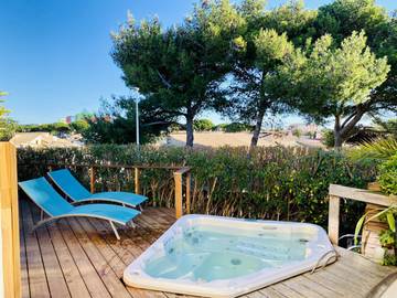 Gîte pour 4 personnes, avec piscine et terrasse ainsi que jacuzzi et jardin, animaux acceptés dans l' Aude