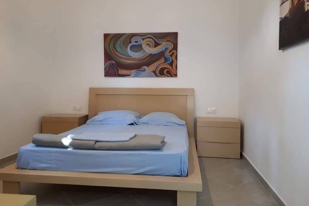 Geheel appartement, Spacious apartment with mountain views, large garden and terrace. Ideal location in Agia Galini, Rethymno en omgeving