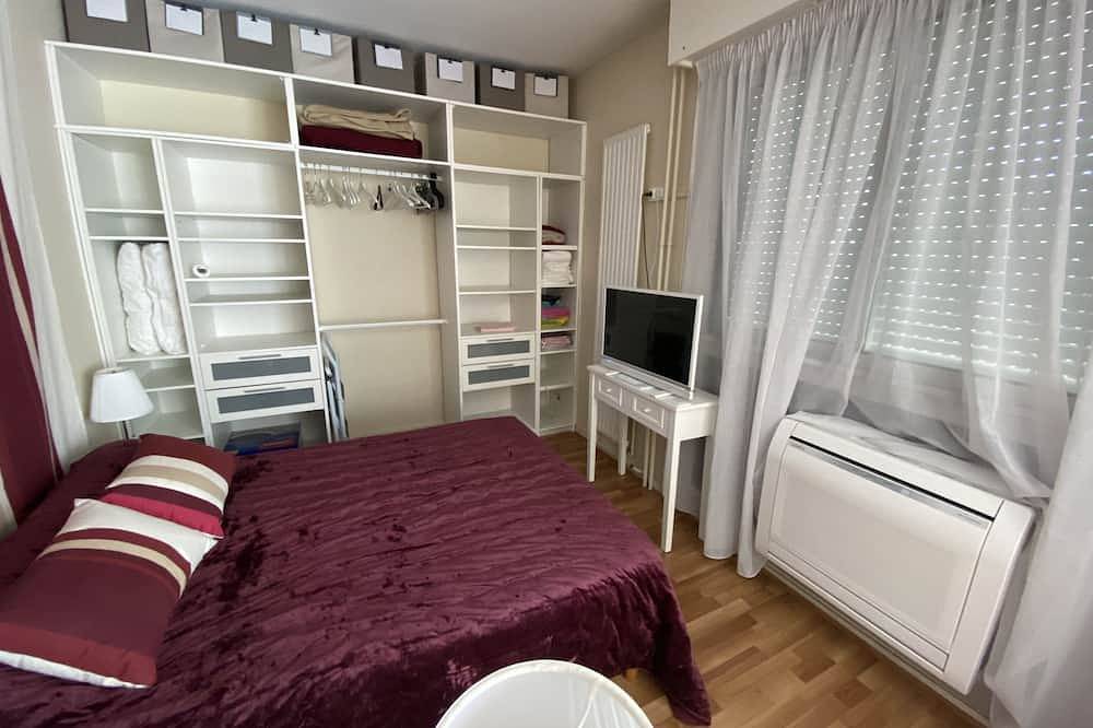 Appartement entier, Studio raffiné en coeur de ville pour des vacances à deux et visiter L'Aquitane in Mérignac, Région de Bordeaux