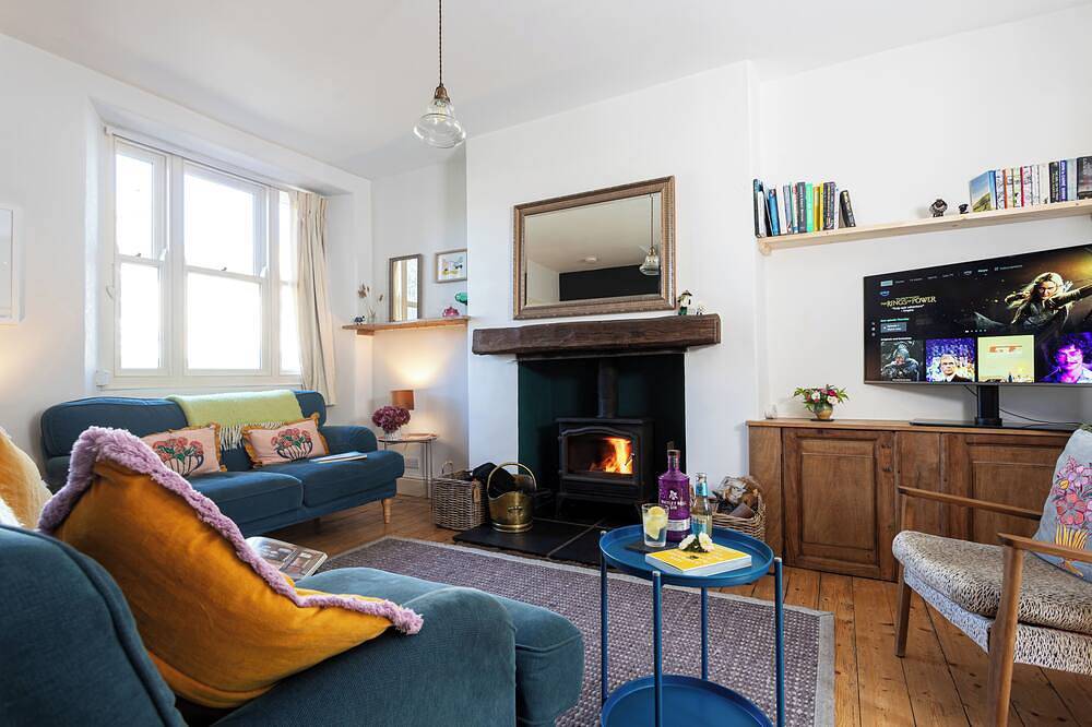 New! Stylish period cottage near town with log burner, parking, garden. in Kendal, Lake District