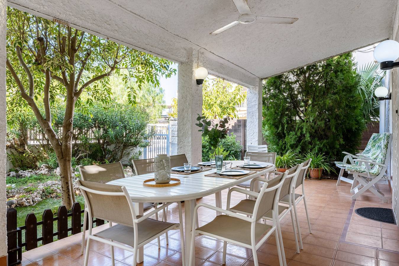 Villa a 30 m dalla spiaggia di Cambrils con vista mare, Wi-Fi, terrazze e giardino in Vilafortuny, Cambrils