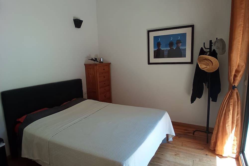 Villa with swimming pool, town center at 5', beaches at 10' in Toulon, Région de Toulon