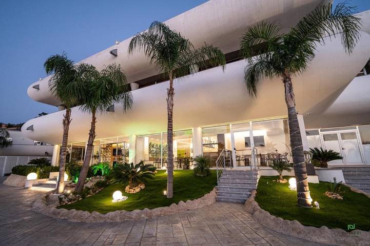 Hôtel pour 2 personnes, avec Terrasse et Jacuzzi ainsi que Jardin et Piscine à Montelepre