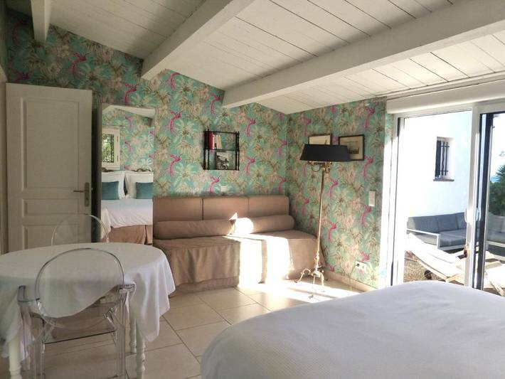 Chambre d’hôte pour 3 personnes, avec vue et jardin ainsi que piscine et terrasse à Antibes - 3