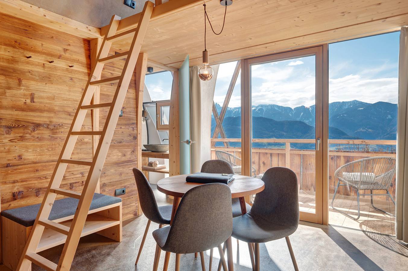Estudio entero, Estudio 'Pabellón Tierra' con vistas a la montaña, terraza compartida y Wi-Fi in Velturno, Dolomiti Superski