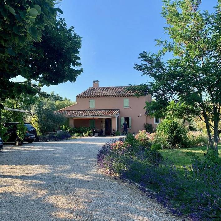 Chambre d’hôte pour 3 personnes, avec Terrasse et Jardin ainsi que Piscine et Vue à Apt