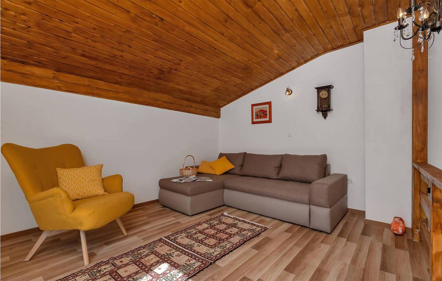Gemütliche Ferienwohnung mit Terrasse, Küche, WLAN und Parkplatz in Zagvozd, Makarska Riviera