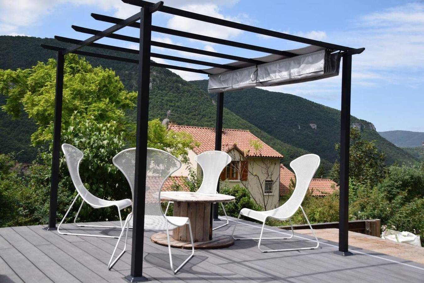 Studio entier, Loft Cocoon : Vue Montagne et Jacuzzi privé  à Mostuéjouls in Mostuéjouls, Parc naturel régional des Grands Causses