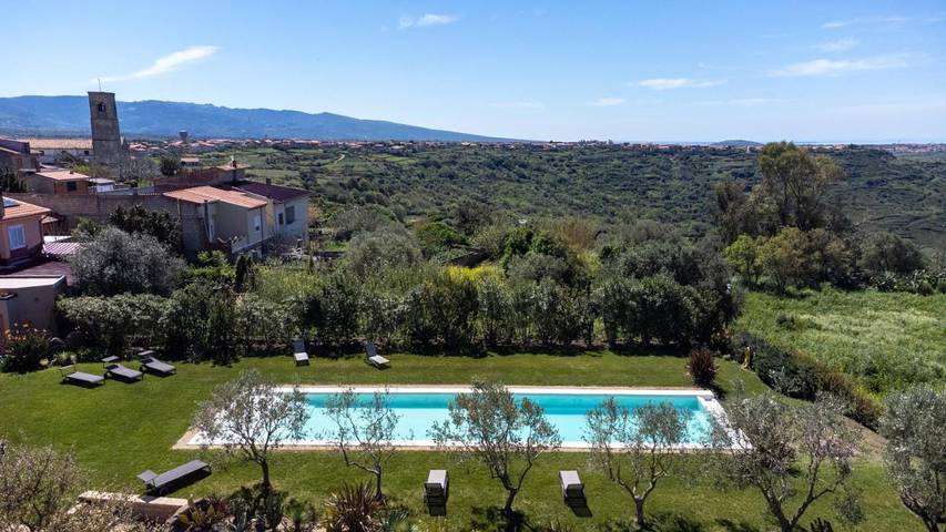 Chambre d’hôte pour 3 personnes, avec Terrasse et Jardin ainsi que Piscine et Vue