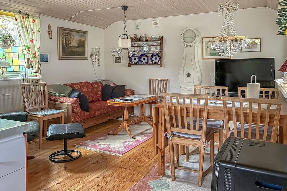 Awesome home in Vibble with Wifi in Vibble, Visby