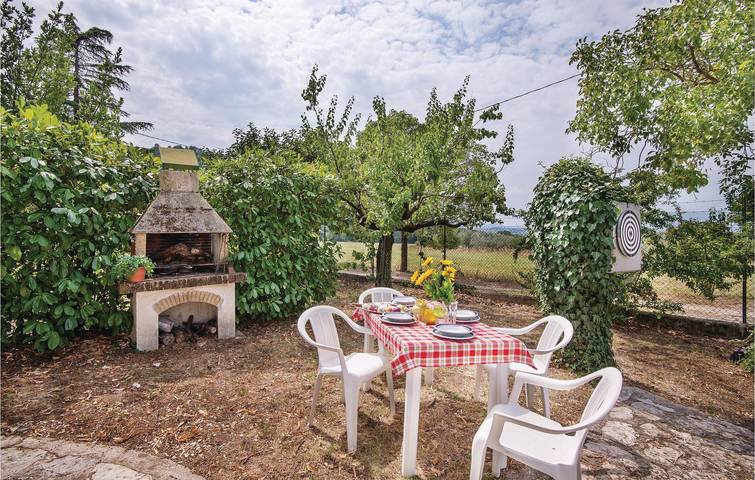100 sqft Retreat : Jardin, Parking, Cuisine in Spoleto, Province de Pérouse