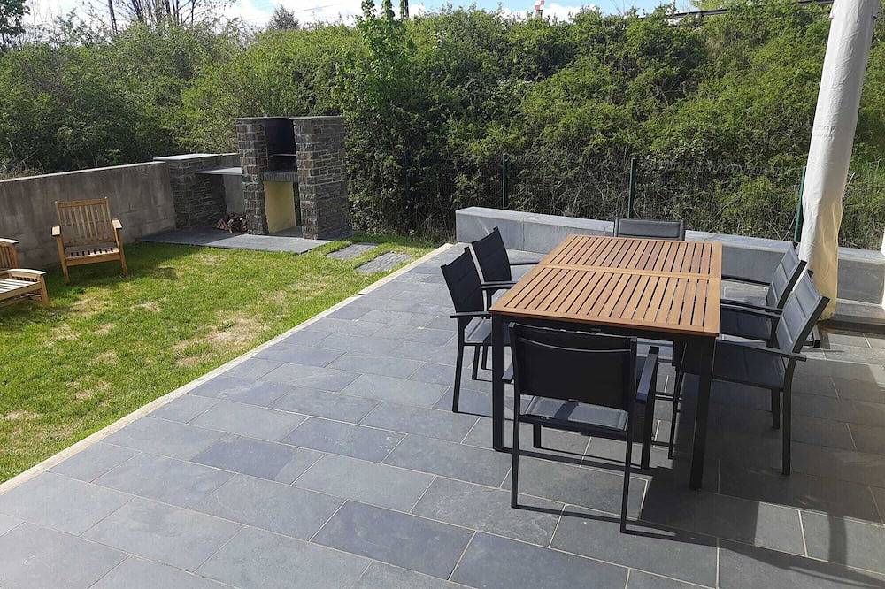 Magnifica Casa Esquinera Con Jardin Y Espectaculares Vistas A La Montaña in Enveitg, Prades region