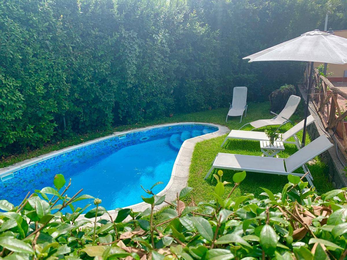 Casa Gino Petrulli Etna, villa con piscina in Zafferana Etnea, Etna