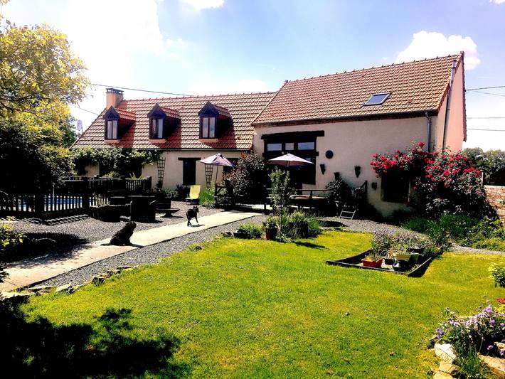 Location de vacances pour 12 personnes, avec Terrasse ainsi que Jardin et Piscine à Saint-Priest-la-Marche