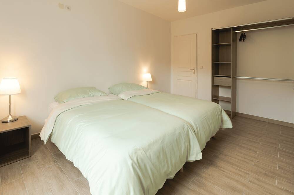 Cosy house with garden Paris Disney in Bry-sur-Marne, Valle del Marne