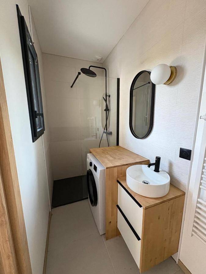 Appartement entier, Studio moderne avec terrasse proche de Lyon in Écully, Lyon et ses environs
