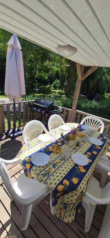 Camping pour 5 personnes, avec terrasse et vue ainsi que vue sur le lac et piscine dans l' Eure