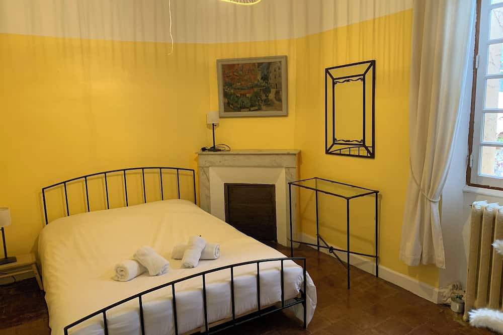 Ferme provençale ou maison de famille du 18ème siècle in Pourrières, Région de Brignoles