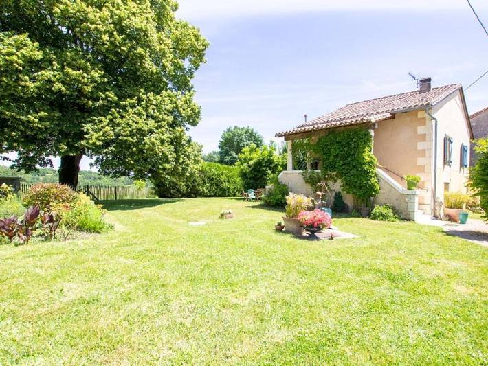 Location de vacances pour 2 personnes, avec terrasse et jardin à Allemans