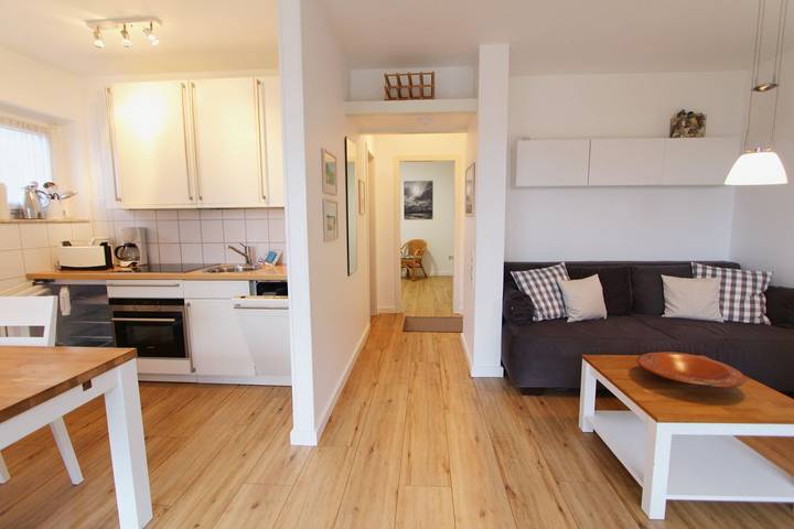 Ganze Wohnung, Wunderbar helle Erdgeschoss-Wohnung in hervorragender Lage in Wenningstedt in Nordfriesische Inseln (Schleswig-Holstein) (Schleswig-Holstein), Wenningstedt