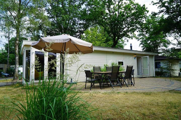 Chalet voor 6 personen, with Balkon/Terras and Terras as well as Tuin in Arnhem