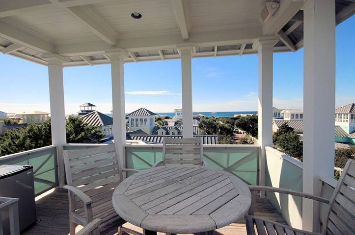 Vacation rental for 6 people, with pool and balcony in Seaside