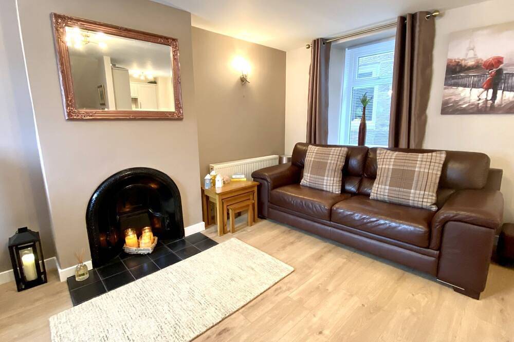 Well equipped dog friendly cottage ideal for relaxing, walking, cycling, golf in Crieff, Perthshire
