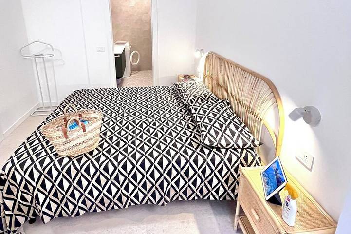 Ganze Wohnung, Bay of Saracens, renovated apartment 6 people with garden parking space in Varigotti, Finale Ligure Gemeinde