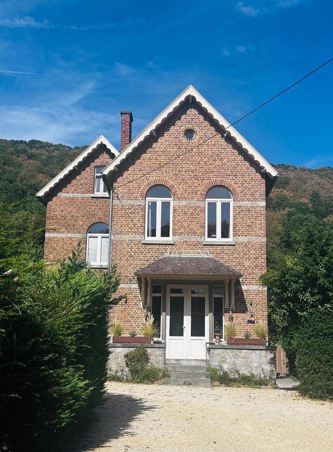 Location de vacances pour 2 personnes, avec Terrasse ainsi que Jardin et Piscine à Profondeville
