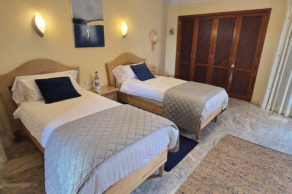 Luxury villa with pool and garden, close to sea, beaches, port, golf courses, in Pueblo de Tauro, South Gran Canaria