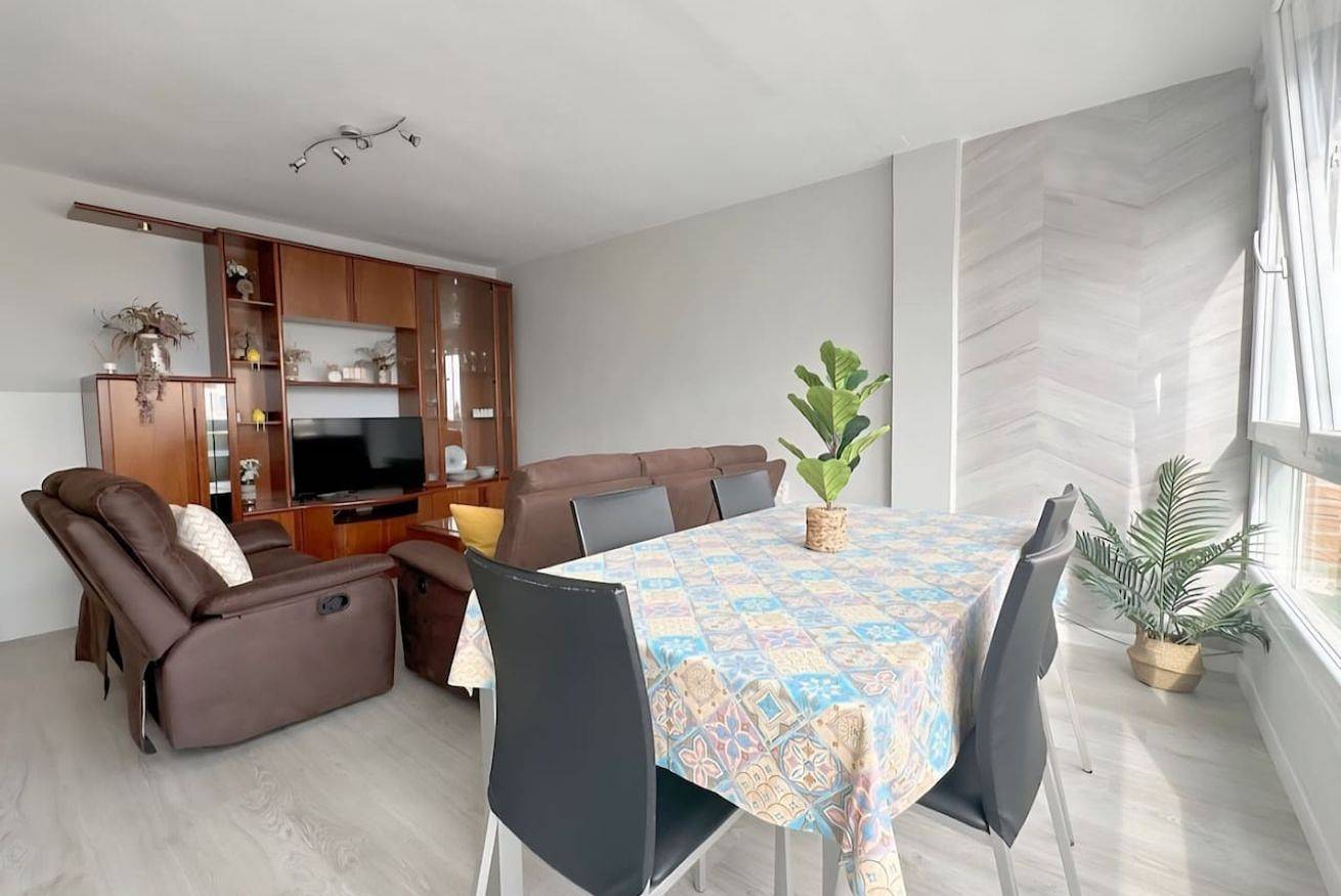 Apartamento entero, Chic Apartamento con Vista al Agua y Servicios Completos in Castro Urdiales, Costa de Cantabria