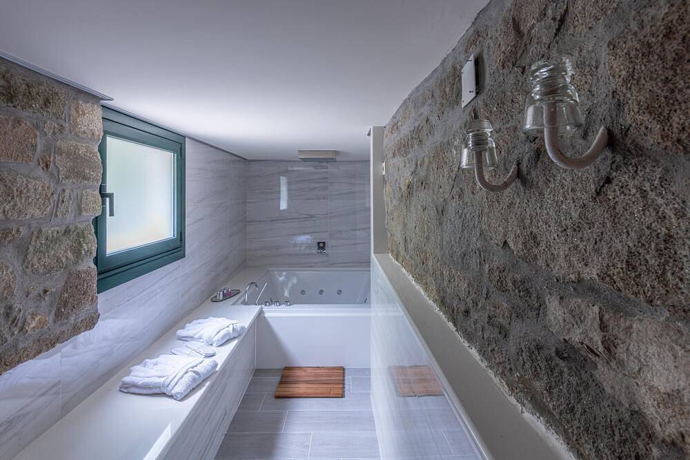 Muiño de Arriba Suite: restored old water mill with jacuzzi in Posmarcos, A Pobra do Caramiñal