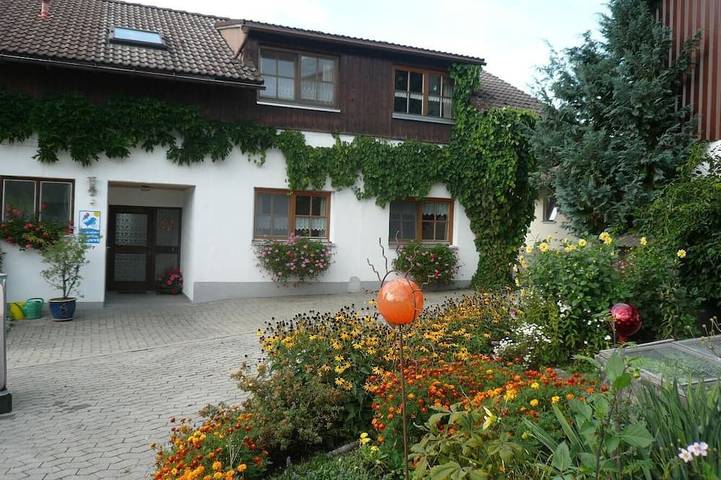 Gîte pour 4 personnes, avec jardin à Opfenbach