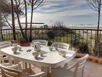 Villa for 10 Guests in Agde, Hérault, Picture 2