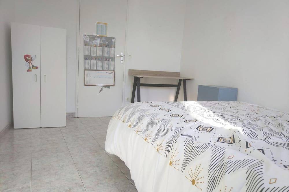 Entire apartment, Apartment near the station opposite a tree-lined square in Enghien-les-Bains, Val-d'Oise