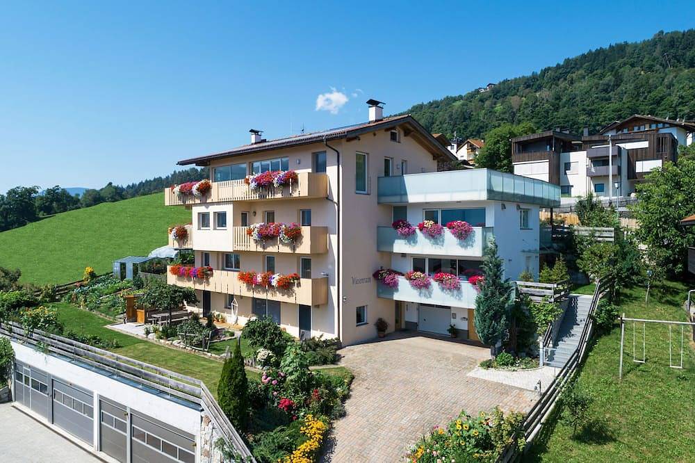 Ganze Wohnung, Neue, komfortable Ferienwohnung für 2 Personen in Dorfnähe mit schönem Ausblick in Feldthurns, Dolomiti Superski