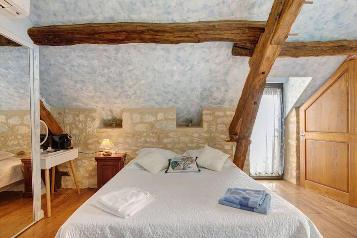 Room 'Chambre Montagne' with shared pool, Wi-Fi and air conditioning - Table d'Hôte in Salignac-Eyvigues, Périgord Noir