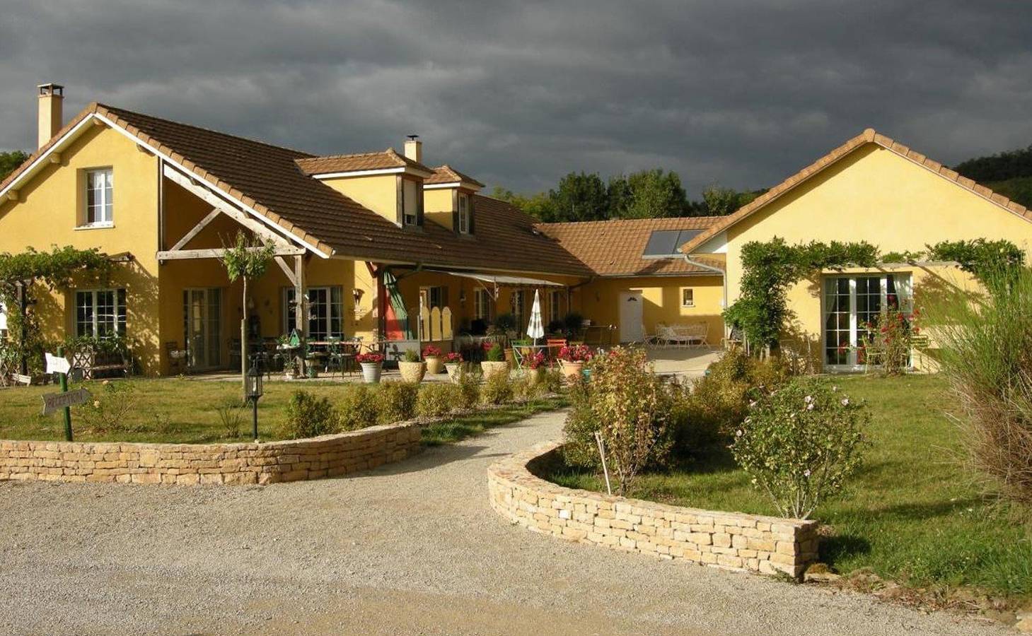 Chambres d'hôtes Le Clos des 4 Saisons - Printemps in La Rochepot, Région de Beaune