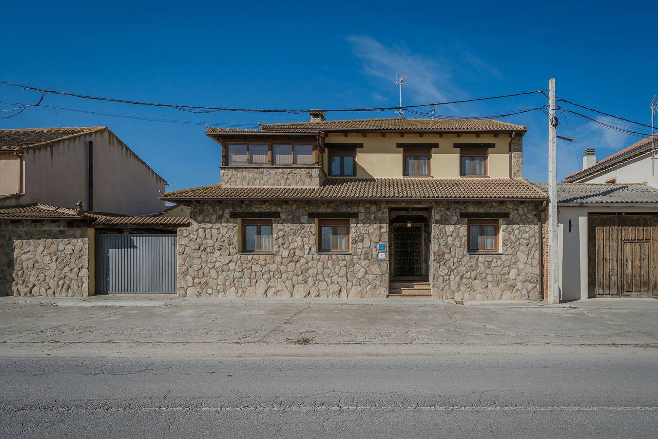 Casa rural 'Las Tres Coteras' piscina privada y Wi-Fi in Muñopedro, Provincia de Segovia